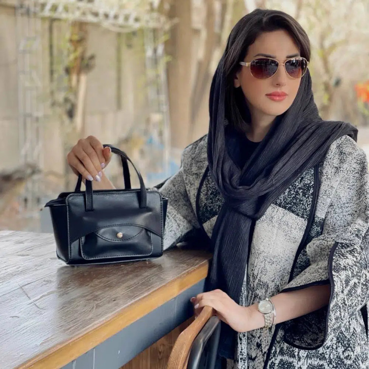 کیف زنانه چرم طبیعی مدل کاخ